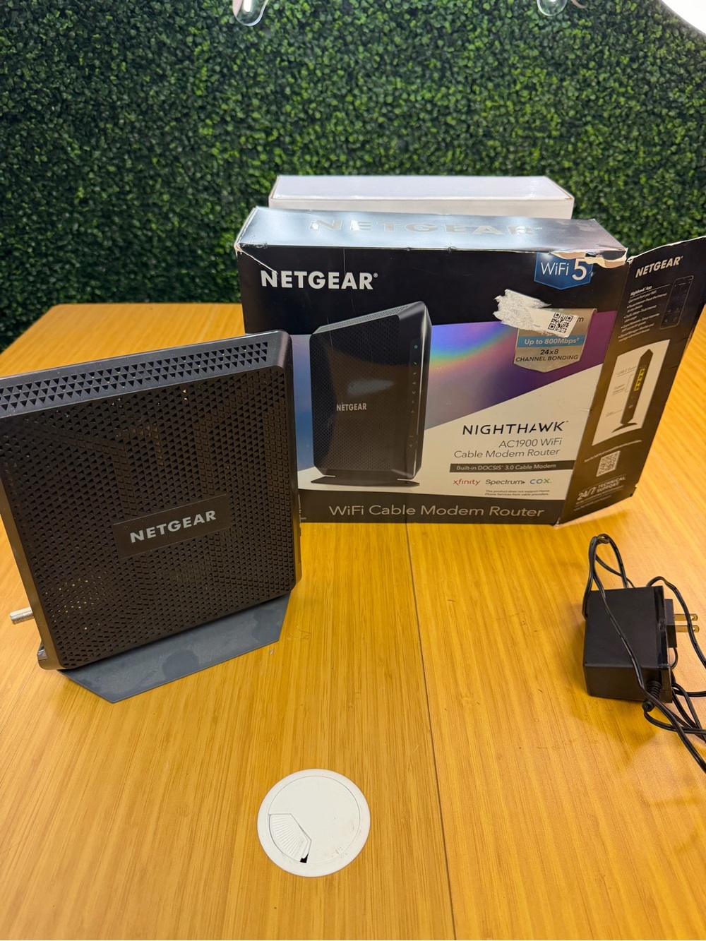 NETGEAR Nighthawk AC1900 Router with DOCSIS 3.0 Cable Modem C7000-100NAS As Is